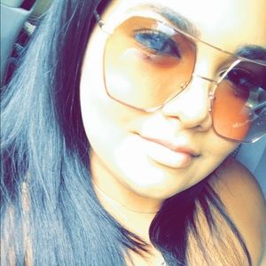 Meet your Posher, Anaeli